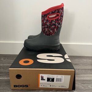 Kids Neoclassic Bogs Size 2